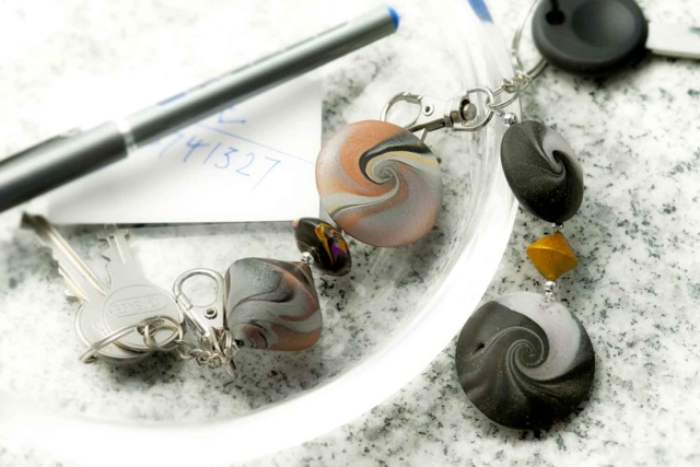 llavero fimo metal - Pâtes Fimo Effect : donnez une dimension magique à vos modelages - 10doigts.fr