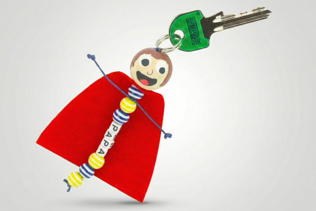 Superhero Keychain Kit "Dad" - 6 Pieces - 1 - Keychains and Key Holders for Dad - 10doigts.com - Porte-clés et range-clés pour Papa : une idée de cadeau personnalisé - 10doigts.fr