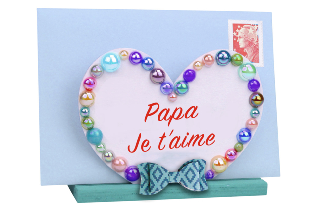Wooden Heart Mail Holder - 2 - Office Supplies - 10doigts.com - Objets pour le bureau : personnalisez votre espace de travail - 10doigts.fr