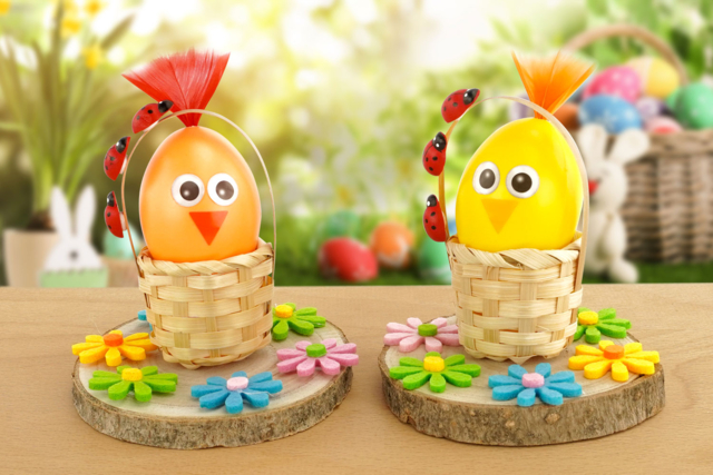 Pollito de Pascua en su cesto - Paniers en bois - 10doigts.fr