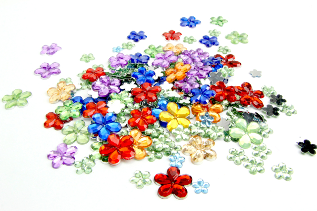 Gem Flowers - 200 pcs - 2 - Rhinestones - 10doigts.com - Strass : apportez de l'éclat à toutes vos créations - 10doigts.fr