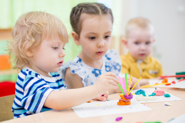 alfombra para masa de modelar para niños - Outils de Modelage - 10doigts.fr
