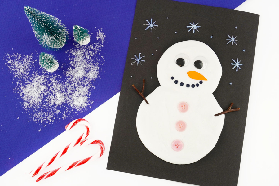 Muñeco de nieve con pintura esponjosa